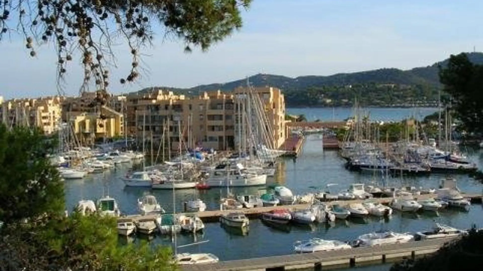 Appartement 4 Couchages A 350M De La Plage Avec Garage Privatif A Bormes-Les-Mimosas - Fr-1-251-725 Apartment