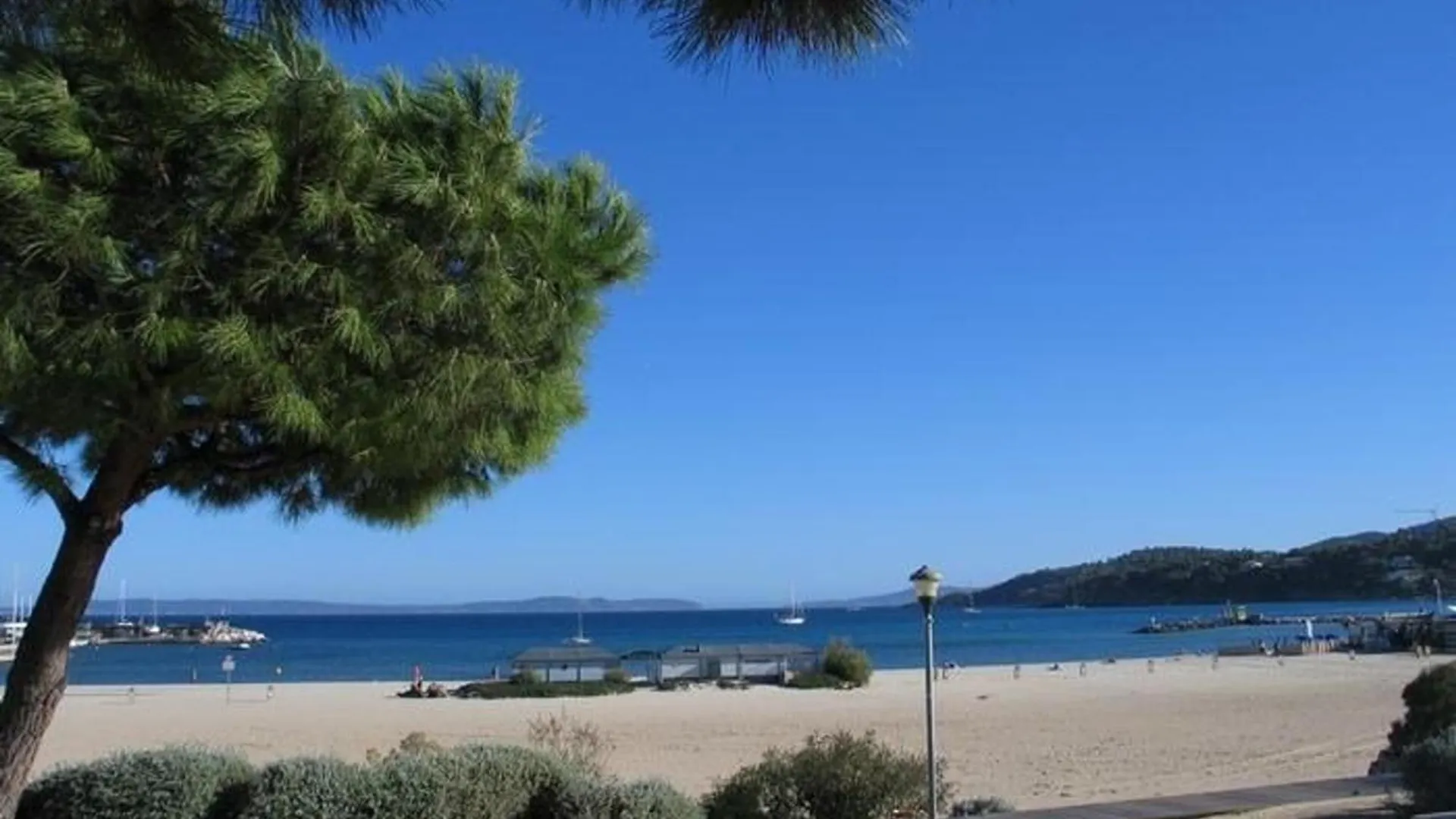 Appartement 4 Couchages A 350M De La Plage Avec Garage Privatif A Bormes-Les-Mimosas - Fr-1-251-725 Apartment